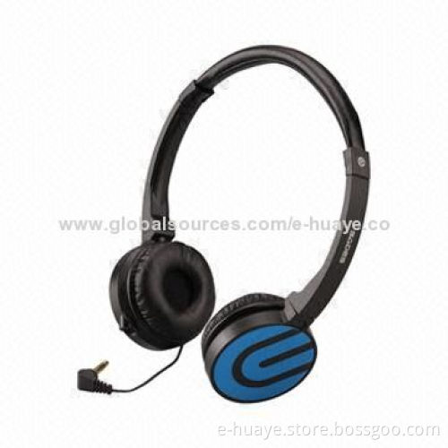 Music headphone with retractable cable and swiveling earpieces